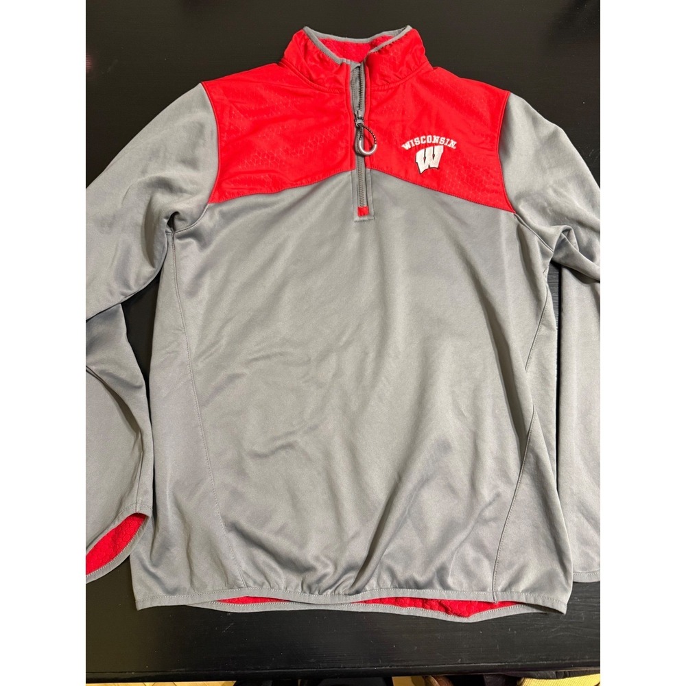 Signature Concepts Wisconsin Badgers Mens Medium Grey Red Quarter Zip Pullover